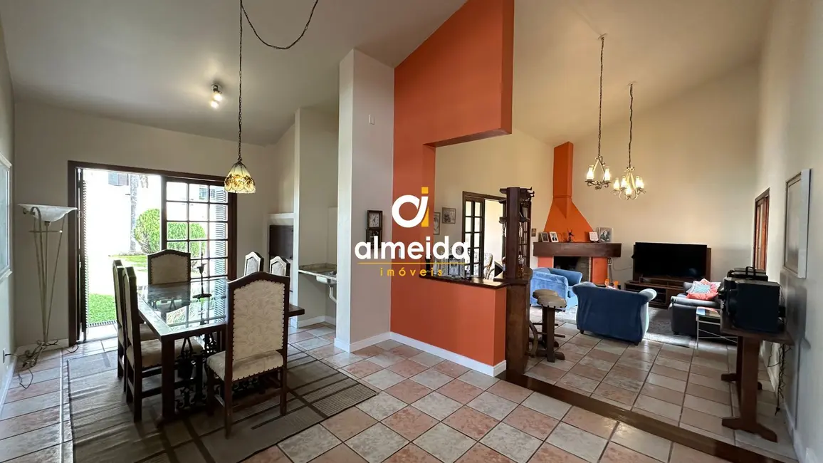 Casa com 4 quartos à venda, 365m2 em Nossa Senhora de Lourdes, Santa Maria - RS - imagem 7 Foto 7 de Casa com 4 quartos à venda, 365m2 em Nossa Senhora de Lourdes, Santa Maria - RS