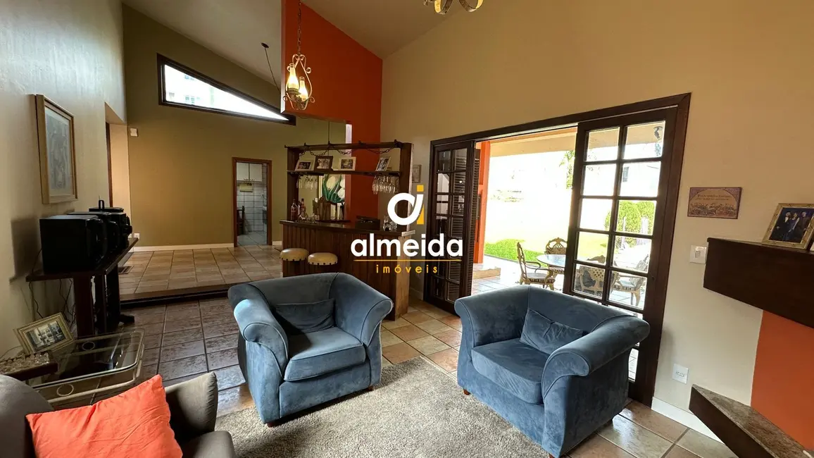 Casa com 4 quartos à venda, 365m2 em Nossa Senhora de Lourdes, Santa Maria - RS - imagem 6 Foto 6 de Casa com 4 quartos à venda, 365m2 em Nossa Senhora de Lourdes, Santa Maria - RS