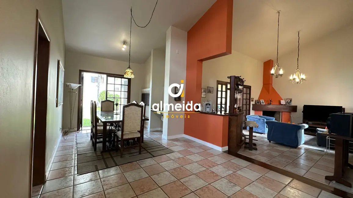 Casa com 4 quartos à venda, 365m2 em Nossa Senhora de Lourdes, Santa Maria - RS - imagem 5 Foto 5 de Casa com 4 quartos à venda, 365m2 em Nossa Senhora de Lourdes, Santa Maria - RS