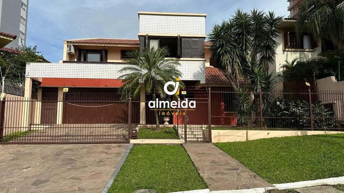 Casa com 4 quartos à venda, 365m2 em Nossa Senhora de Lourdes, Santa Maria - RS - imagem 2 Foto 2 de Casa com 4 quartos à venda, 365m2 em Nossa Senhora de Lourdes, Santa Maria - RS