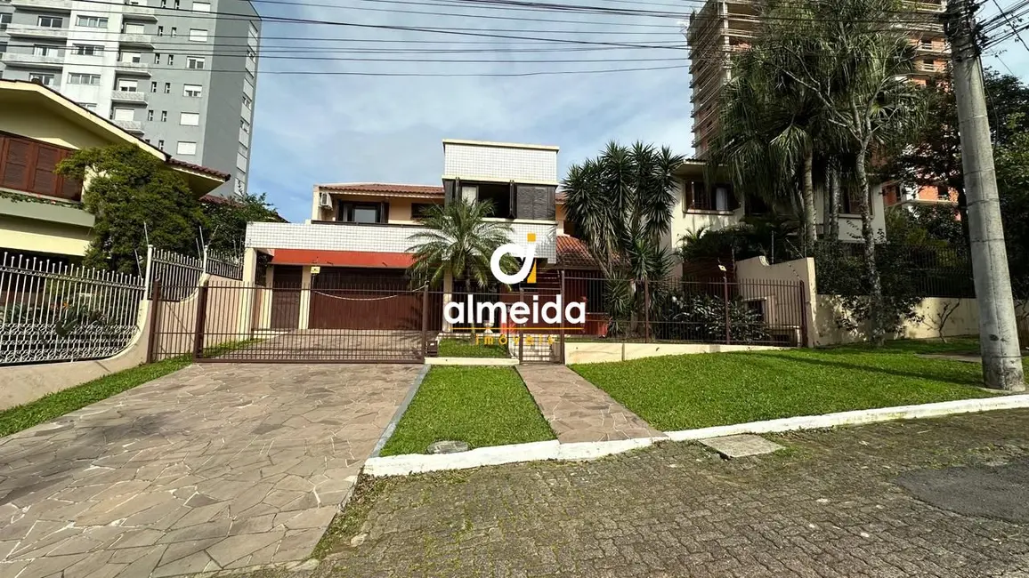 Casa com 4 quartos à venda, 365m2 em Nossa Senhora de Lourdes, Santa Maria - RS - imagem 4 Foto 4 de Casa com 4 quartos à venda, 365m2 em Nossa Senhora de Lourdes, Santa Maria - RS