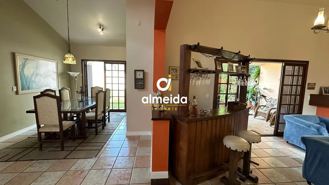 Casa com 4 quartos à venda, 365m2 em Nossa Senhora de Lourdes, Santa Maria - RS - imagem 9 Foto 9 de Casa com 4 quartos à venda, 365m2 em Nossa Senhora de Lourdes, Santa Maria - RS