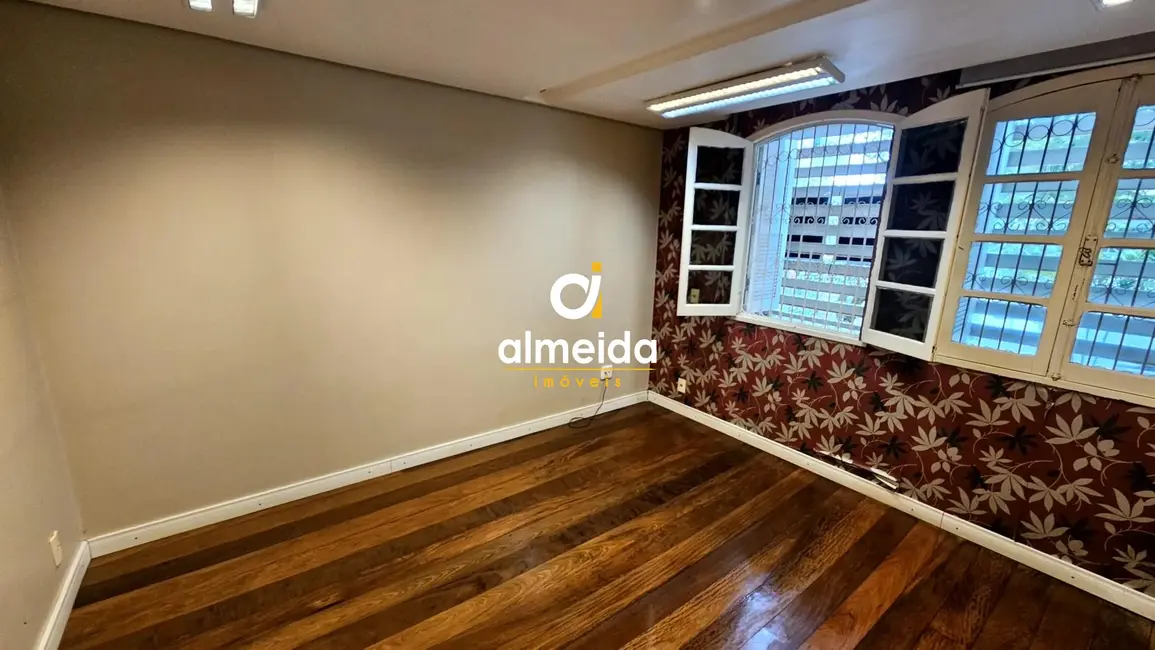 Foto 1 de Sala Comercial com 10 quartos para alugar, 218m2 em Nossa Senhora de Lourdes, Santa Maria - RS