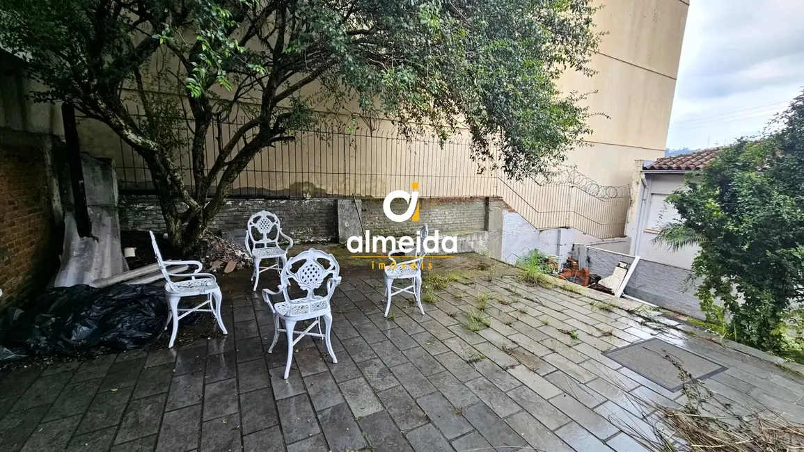 Foto 5 de Sala Comercial com 10 quartos para alugar, 218m2 em Nossa Senhora de Lourdes, Santa Maria - RS