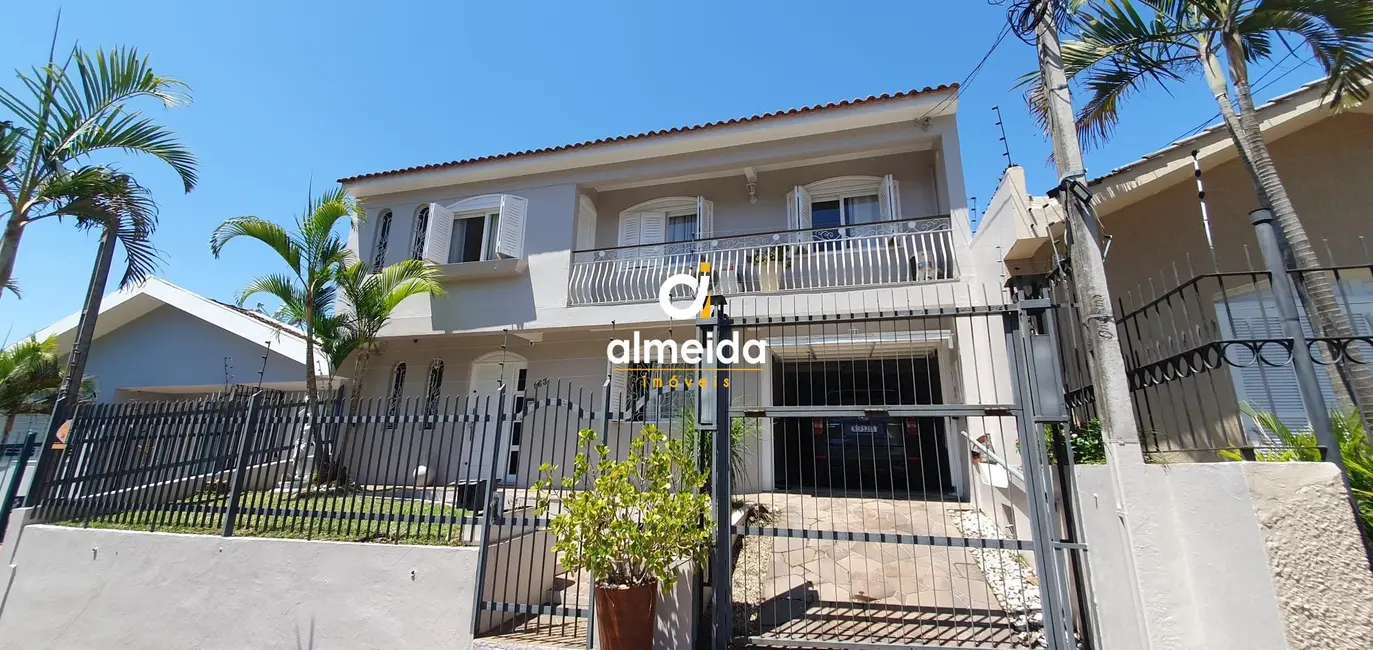 Foto 1 de Casa com 4 quartos para alugar, 365m2 em Nossa Senhora de Lourdes, Santa Maria - RS