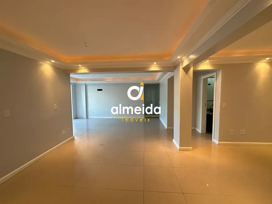 Foto 1 de Apartamento com 3 quartos à venda, 150m2 em Nossa Senhora Medianeira, Santa Maria - RS