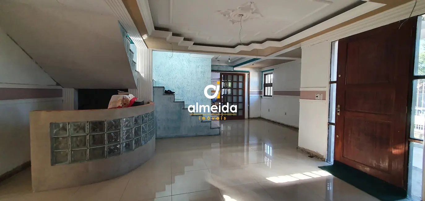 Casa com 5 quartos à venda, 640m2 em Camobi, Santa Maria - RS - imagem 1 Foto 1 de Casa com 5 quartos à venda, 640m2 em Camobi, Santa Maria - RS