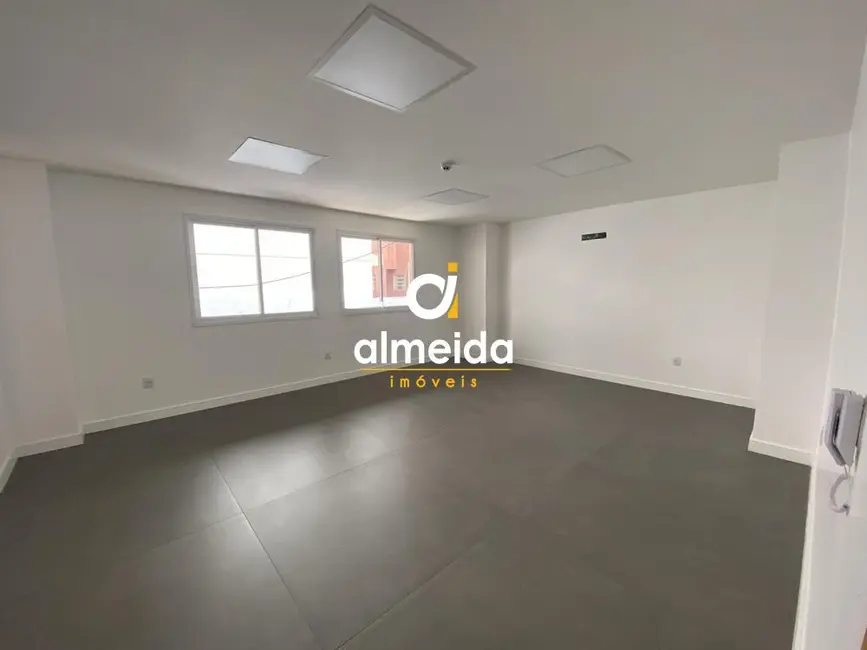 Foto 1 de Sala Comercial com 1 quarto para alugar, 66m2 em Centro, Santa Maria - RS
