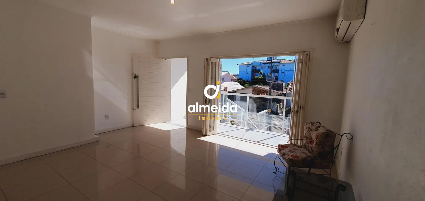 Casa com 4 quartos à venda, 390m2 em Duque de Caxias, Santa Maria - RS - imagem 7 Foto 7 de Casa com 4 quartos à venda, 390m2 em Duque de Caxias, Santa Maria - RS