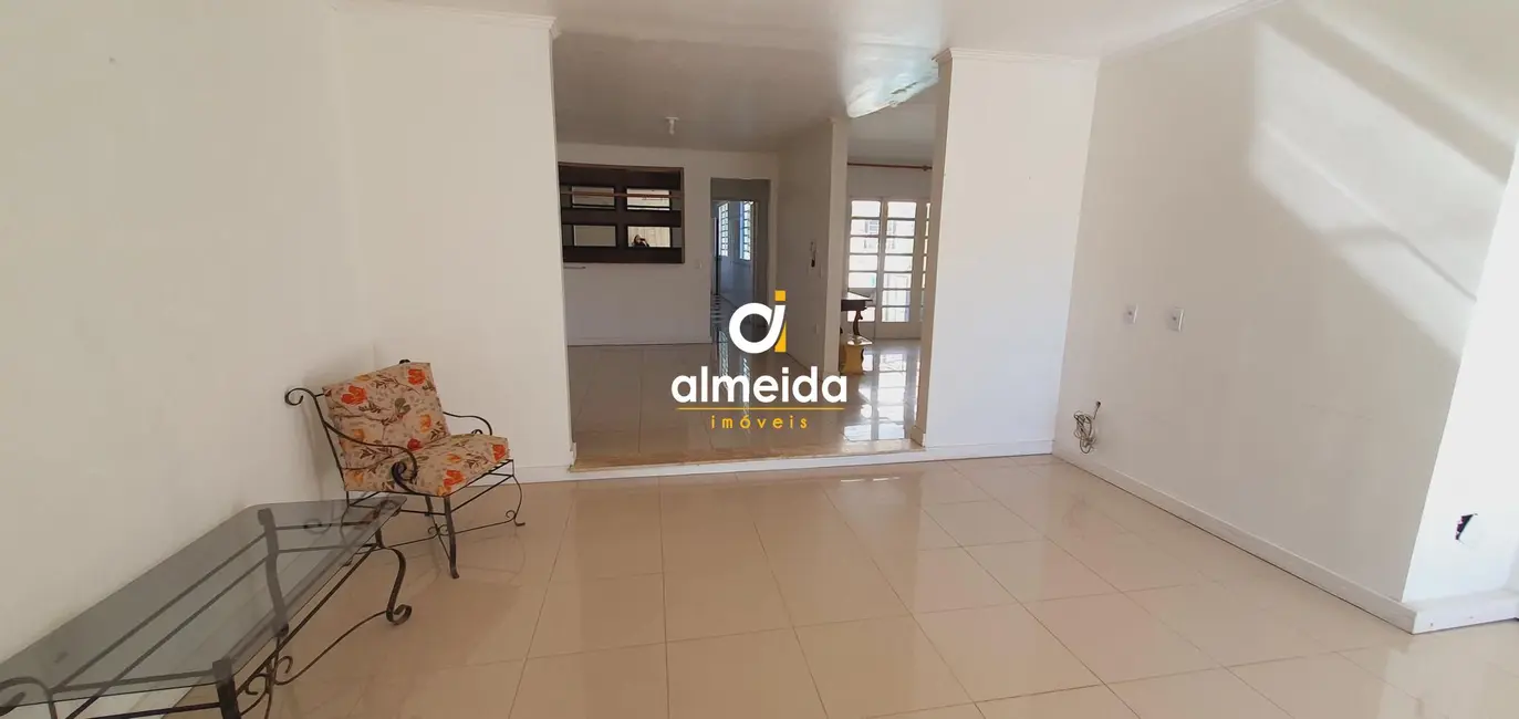 Casa com 4 quartos à venda, 390m2 em Duque de Caxias, Santa Maria - RS - imagem 4 Foto 4 de Casa com 4 quartos à venda, 390m2 em Duque de Caxias, Santa Maria - RS