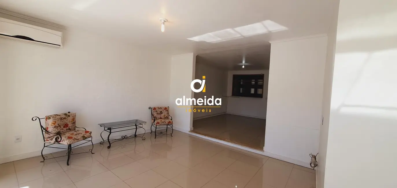Casa com 4 quartos à venda, 390m2 em Duque de Caxias, Santa Maria - RS - imagem 3 Foto 3 de Casa com 4 quartos à venda, 390m2 em Duque de Caxias, Santa Maria - RS