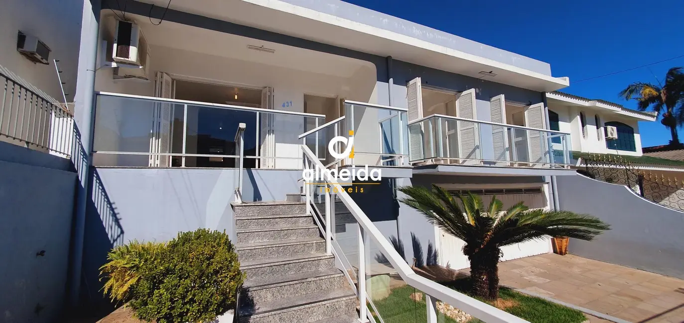 Casa com 4 quartos à venda, 390m2 em Duque de Caxias, Santa Maria - RS - imagem 2 Foto 2 de Casa com 4 quartos à venda, 390m2 em Duque de Caxias, Santa Maria - RS