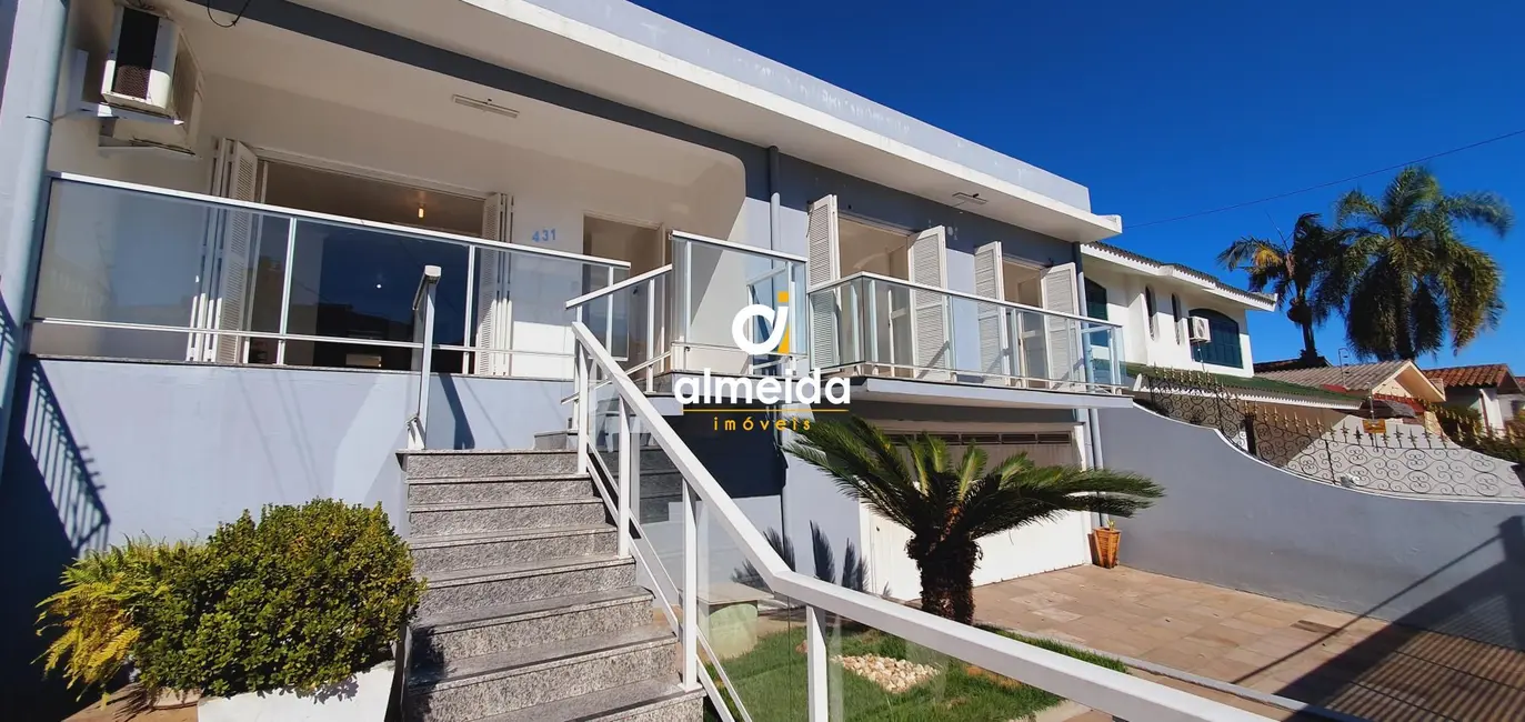 Casa com 4 quartos à venda, 390m2 em Duque de Caxias, Santa Maria - RS - imagem 1 Foto 1 de Casa com 4 quartos à venda, 390m2 em Duque de Caxias, Santa Maria - RS