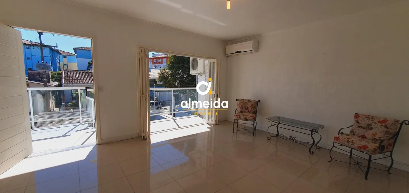 Casa com 4 quartos à venda, 390m2 em Duque de Caxias, Santa Maria - RS - imagem 8 Foto 8 de Casa com 4 quartos à venda, 390m2 em Duque de Caxias, Santa Maria - RS