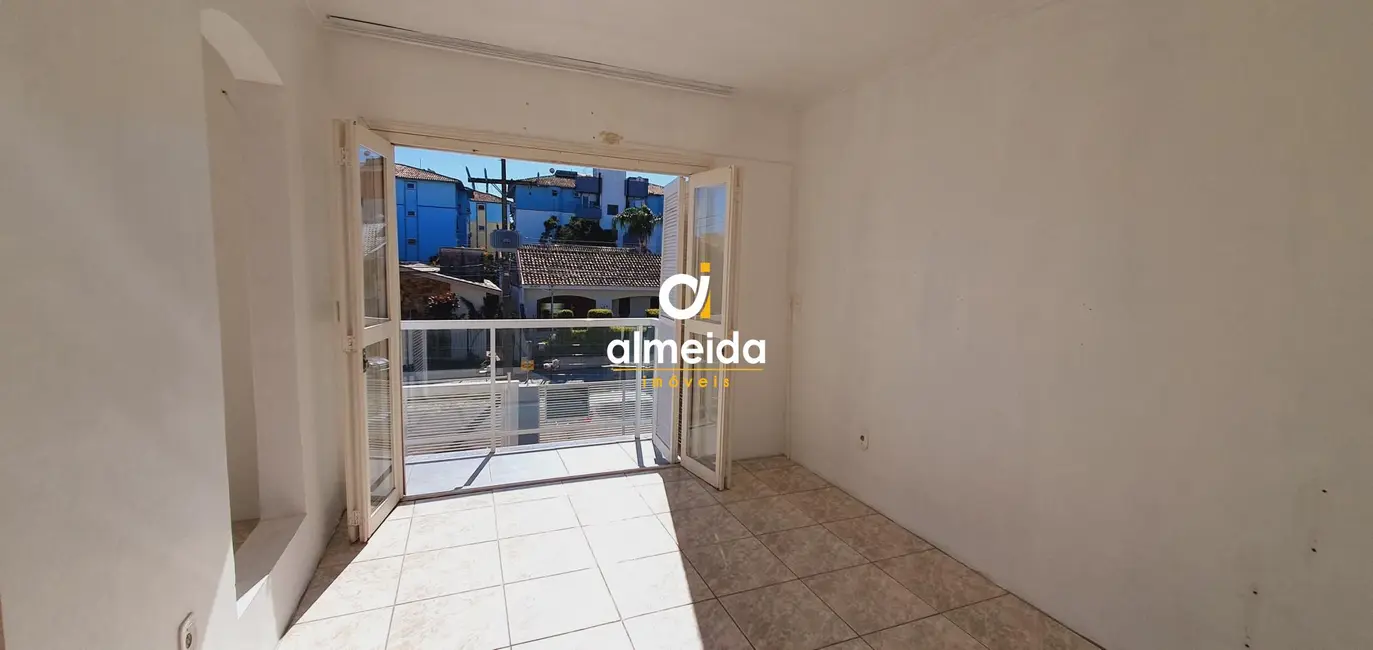 Casa com 4 quartos à venda, 390m2 em Duque de Caxias, Santa Maria - RS - imagem 9 Foto 9 de Casa com 4 quartos à venda, 390m2 em Duque de Caxias, Santa Maria - RS