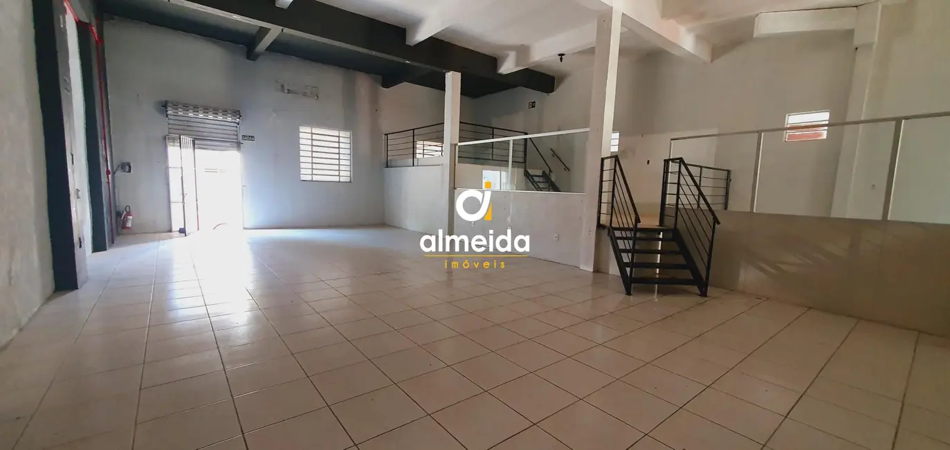 Foto 1 de Sala Comercial com 2 quartos para alugar, 135m2 em Centro, Santa Maria - RS