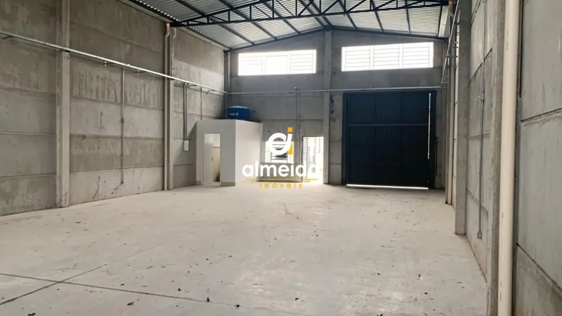 Foto 2 de Armazém / Galpão com 1 quarto para alugar, 200m2 em Nossa Senhora Medianeira, Santa Maria - RS