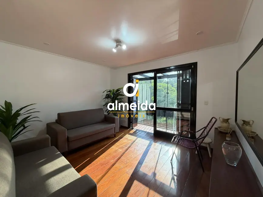 Apartamento com 3 quartos para alugar, 198m2 em Nossa Senhora de Lourdes, Santa Maria - RS - imagem 2 Foto 2 de Apartamento com 3 quartos para alugar, 198m2 em Nossa Senhora de Lourdes, Santa Maria - RS