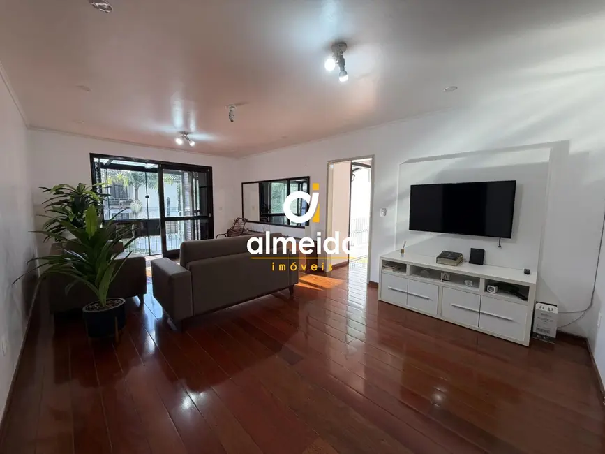 Apartamento com 3 quartos para alugar, 198m2 em Nossa Senhora de Lourdes, Santa Maria - RS - imagem 1 Foto 1 de Apartamento com 3 quartos para alugar, 198m2 em Nossa Senhora de Lourdes, Santa Maria - RS