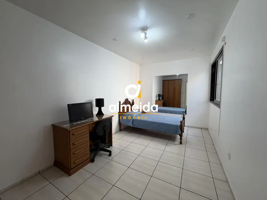 Apartamento com 3 quartos para alugar, 198m2 em Nossa Senhora de Lourdes, Santa Maria - RS - imagem 8 Foto 8 de Apartamento com 3 quartos para alugar, 198m2 em Nossa Senhora de Lourdes, Santa Maria - RS