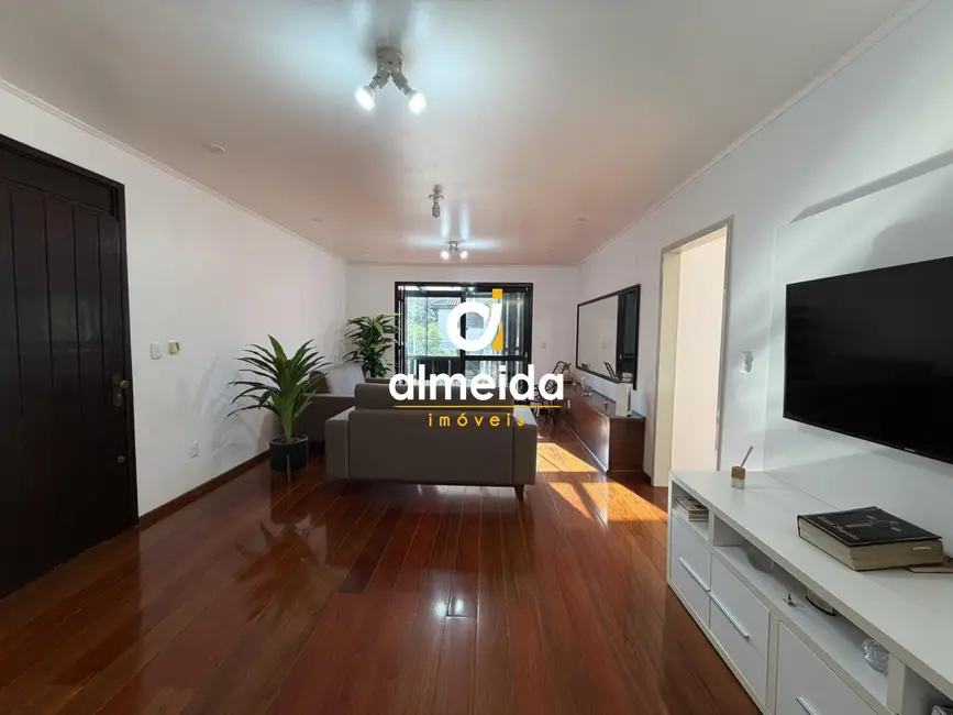 Apartamento com 3 quartos para alugar, 198m2 em Nossa Senhora de Lourdes, Santa Maria - RS - imagem 5 Foto 5 de Apartamento com 3 quartos para alugar, 198m2 em Nossa Senhora de Lourdes, Santa Maria - RS