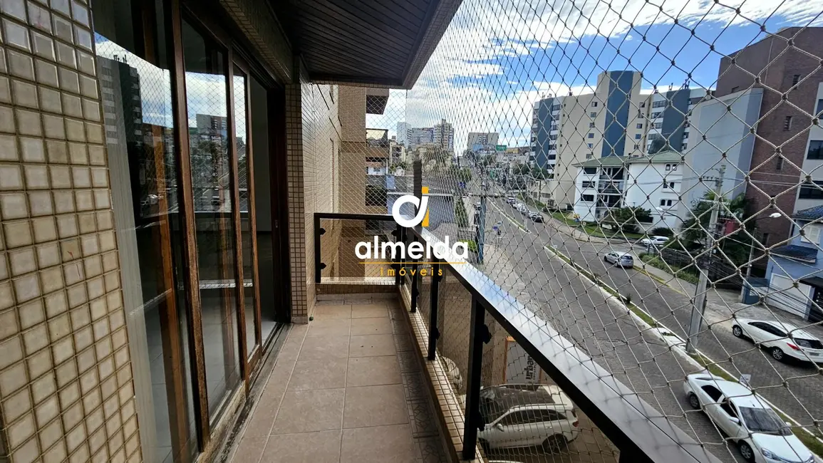 Apartamento com 3 quartos para alugar, 150m2 em Nossa Senhora de Lourdes, Santa Maria - RS - imagem 7 Foto 7 de Apartamento com 3 quartos para alugar, 150m2 em Nossa Senhora de Lourdes, Santa Maria - RS
