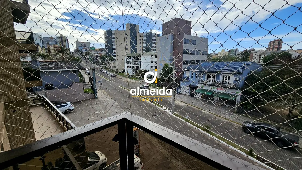 Apartamento com 3 quartos para alugar, 150m2 em Nossa Senhora de Lourdes, Santa Maria - RS - imagem 5 Foto 5 de Apartamento com 3 quartos para alugar, 150m2 em Nossa Senhora de Lourdes, Santa Maria - RS