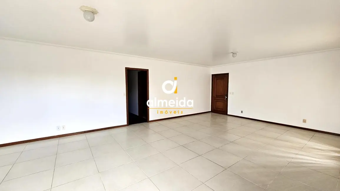 Apartamento com 3 quartos para alugar, 150m2 em Nossa Senhora de Lourdes, Santa Maria - RS - imagem 8 Foto 8 de Apartamento com 3 quartos para alugar, 150m2 em Nossa Senhora de Lourdes, Santa Maria - RS