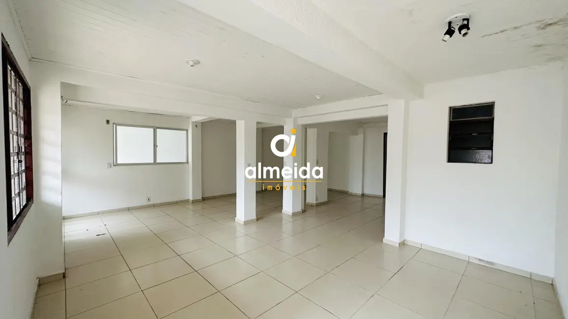 Casa com 3 quartos à venda, 336m2 em Tancredo Neves, Santa Maria - RS - imagem 3 Foto 3 de Casa com 3 quartos à venda, 336m2 em Tancredo Neves, Santa Maria - RS