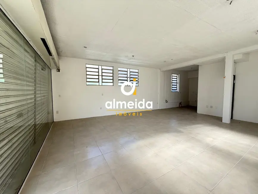 Foto 1 de Sala Comercial com 3 quartos para alugar, 100m2 em Nossa Senhora de Fátima, Santa Maria - RS