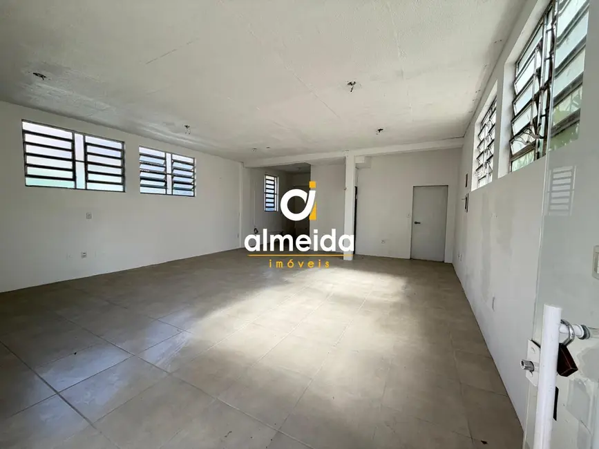 Foto 3 de Sala Comercial com 3 quartos para alugar, 100m2 em Nossa Senhora de Fátima, Santa Maria - RS