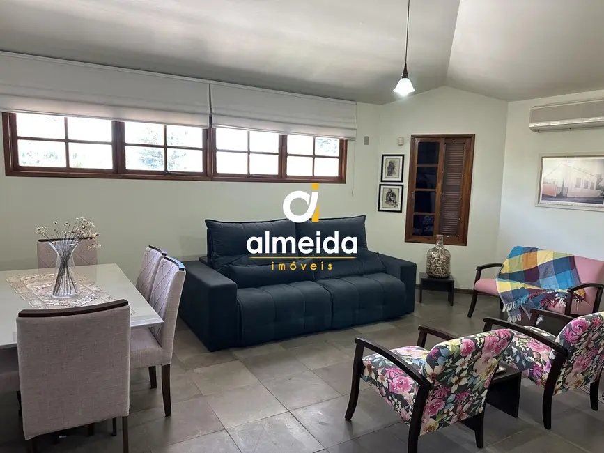 Foto 2 de Casa com 3 quartos à venda, 300m2 em Patronato, Santa Maria - RS