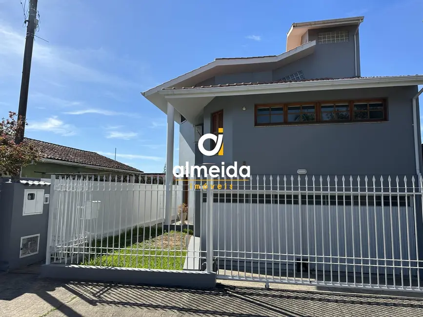 Foto 1 de Casa com 3 quartos à venda, 300m2 em Patronato, Santa Maria - RS