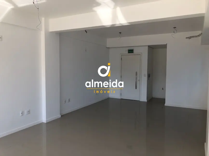 Foto 2 de Sala Comercial com 1 quarto à venda, 34m2 em Nossa Senhora das Dores, Santa Maria - RS