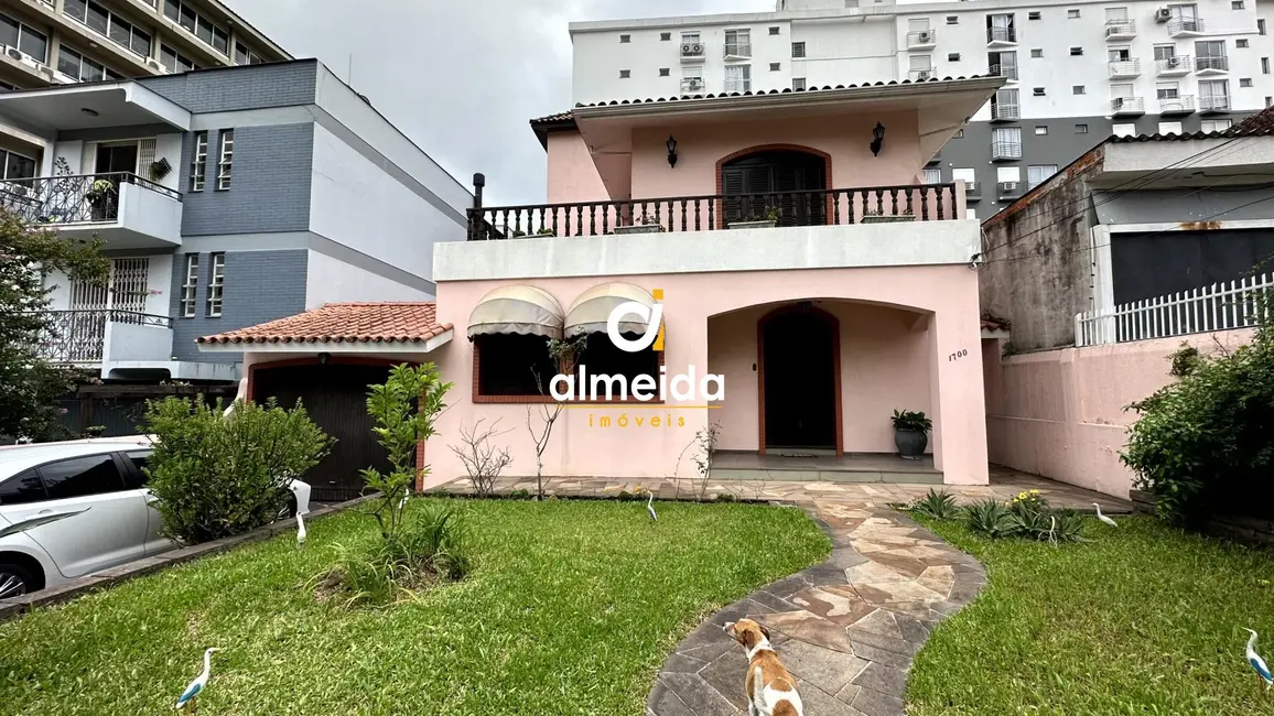 Foto 1 de Casa com 5 quartos à venda, 300m2 em Centro, Santa Maria - RS