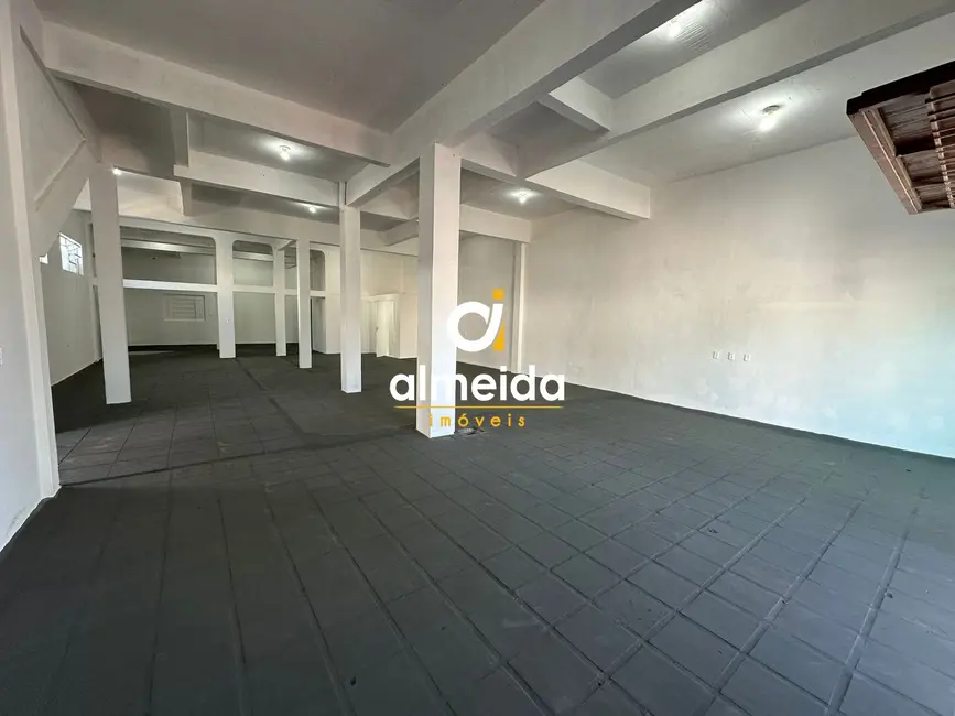 Prédio Inteiro com 10 quartos para alugar, 200m2 em Nonoai, Santa Maria - RS - imagem 2 Foto 2 de Prédio Inteiro com 10 quartos para alugar, 200m2 em Nonoai, Santa Maria - RS