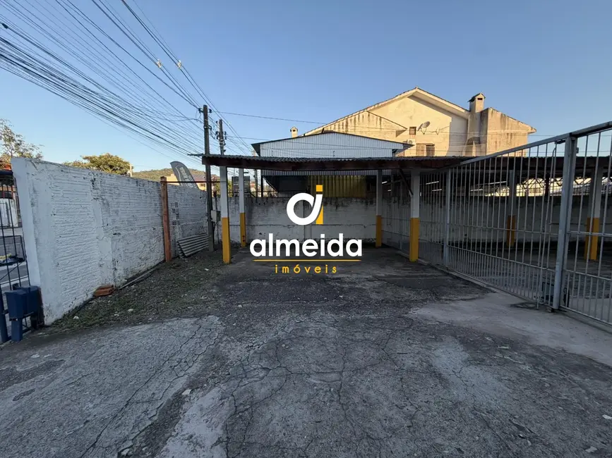 Prédio Inteiro com 10 quartos para alugar, 200m2 em Nonoai, Santa Maria - RS - imagem 9 Foto 9 de Prédio Inteiro com 10 quartos para alugar, 200m2 em Nonoai, Santa Maria - RS