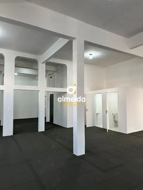 Prédio Inteiro com 10 quartos para alugar, 200m2 em Nonoai, Santa Maria - RS - imagem 4 Foto 4 de Prédio Inteiro com 10 quartos para alugar, 200m2 em Nonoai, Santa Maria - RS