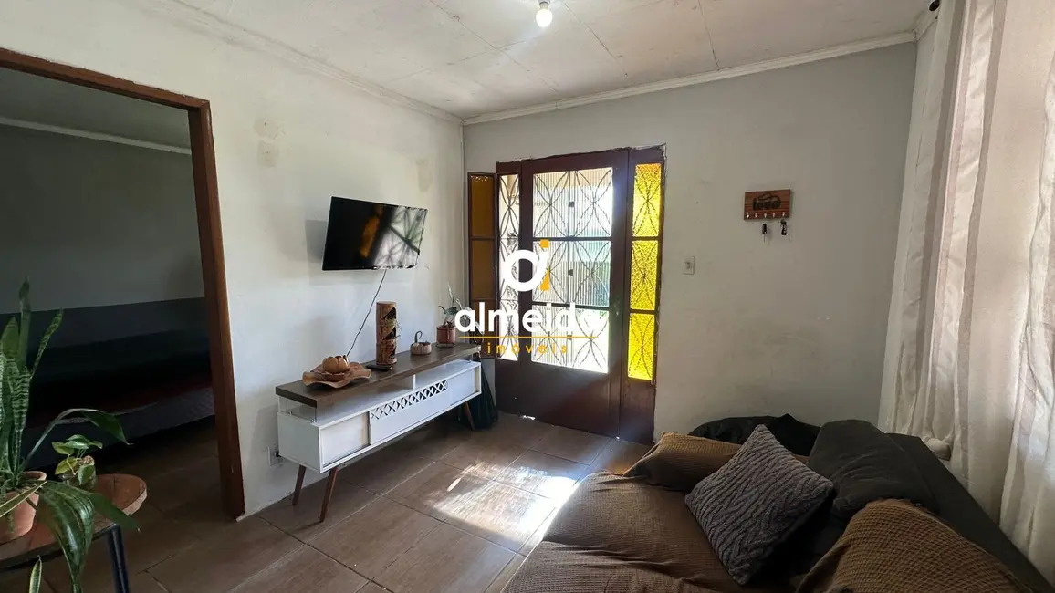 Foto 2 de Casa com 2 quartos à venda, 118m2 em Lorenzi, Santa Maria - RS