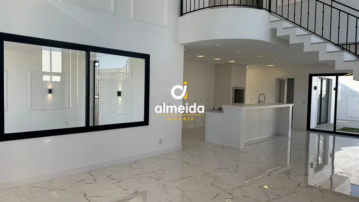 Casa com 3 quartos à venda, 215m2 em Tomazetti, Santa Maria - RS - imagem 8 Foto 8 de Casa com 3 quartos à venda, 215m2 em Tomazetti, Santa Maria - RS