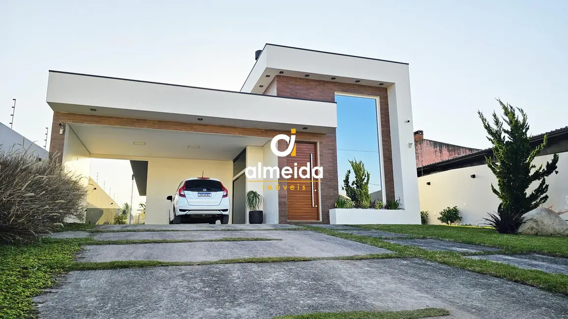 Foto 1 de Casa com 3 quartos à venda, 208m2 em Diácono João Luiz Pozzobon, Santa Maria - RS