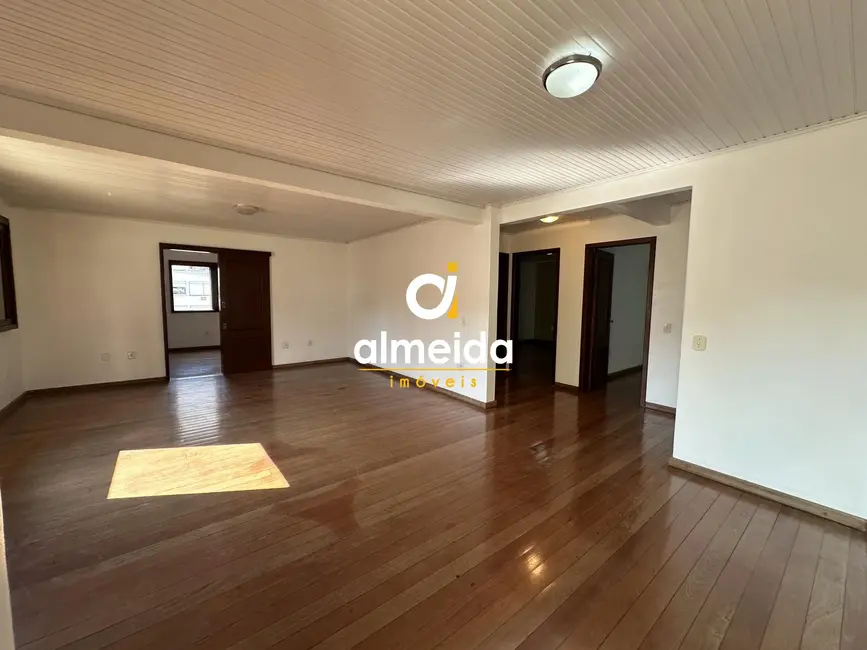 Foto 1 de Apartamento com 3 quartos para alugar, 130m2 em Nossa Senhora de Lourdes, Santa Maria - RS