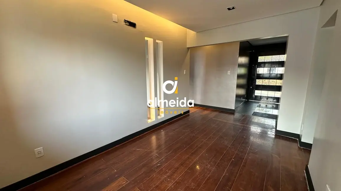 Casa com 3 quartos à venda, 220m2 em Nossa Senhora de Lourdes, Santa Maria - RS - imagem 9 Foto 9 de Casa com 3 quartos à venda, 220m2 em Nossa Senhora de Lourdes, Santa Maria - RS