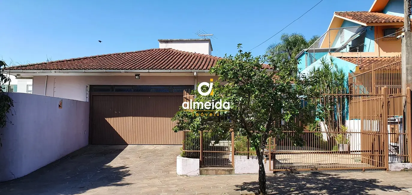 Foto 1 de Casa com 4 quartos para alugar, 338m2 em Nossa Senhora de Lourdes, Santa Maria - RS