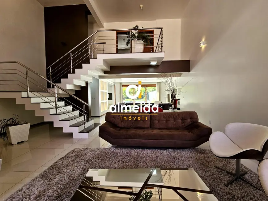 Foto 1 de Casa com 3 quartos à venda, 269m2 em Nossa Senhora do Perpétuo Socorro, Santa Maria - RS