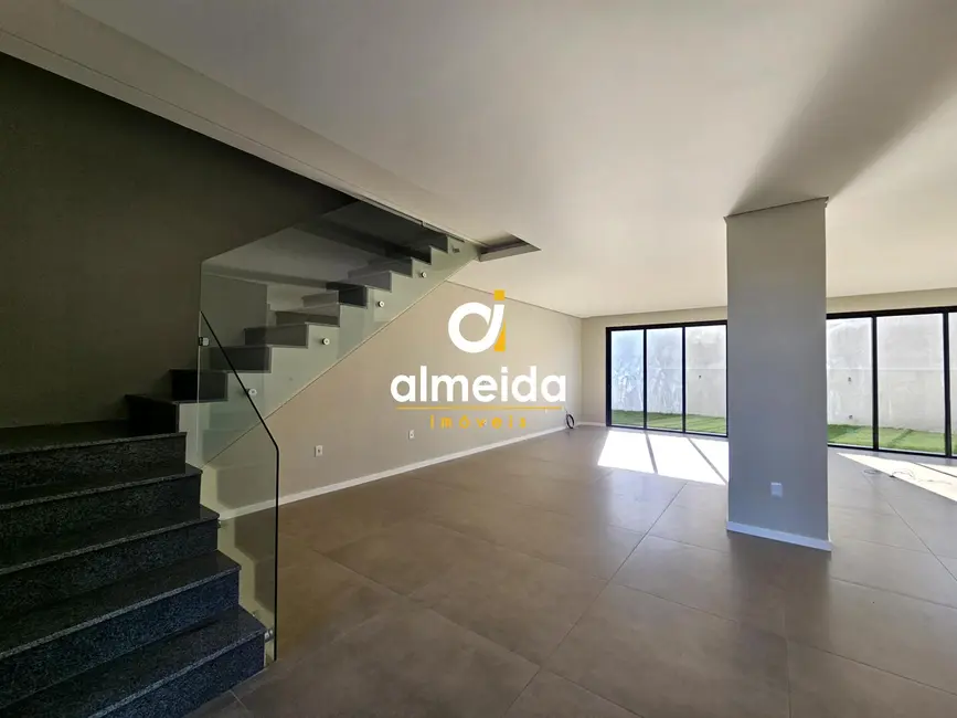 Foto 2 de Casa com 3 quartos à venda, 166m2 em Camobi, Santa Maria - RS