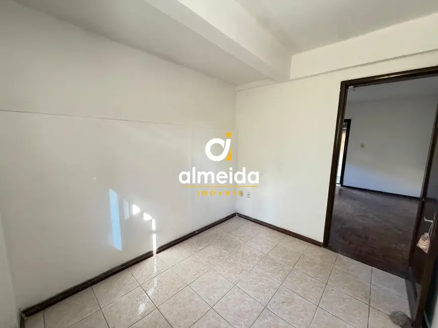 Casa com 3 quartos para alugar, 137m2 em Nossa Senhora de Lourdes, Santa Maria - RS - imagem 6 Foto 6 de Casa com 3 quartos para alugar, 137m2 em Nossa Senhora de Lourdes, Santa Maria - RS