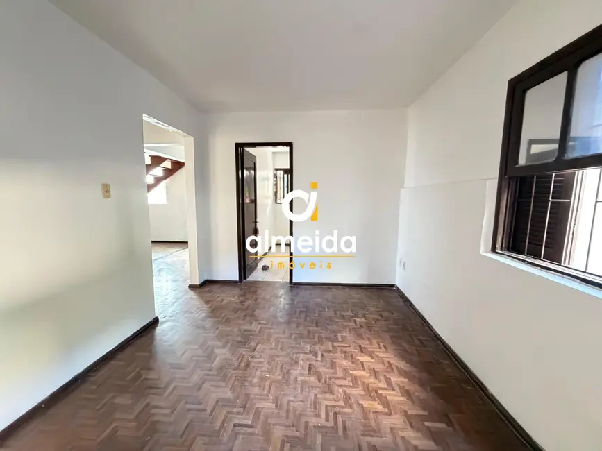 Casa com 3 quartos para alugar, 137m2 em Nossa Senhora de Lourdes, Santa Maria - RS - imagem 4 Foto 4 de Casa com 3 quartos para alugar, 137m2 em Nossa Senhora de Lourdes, Santa Maria - RS