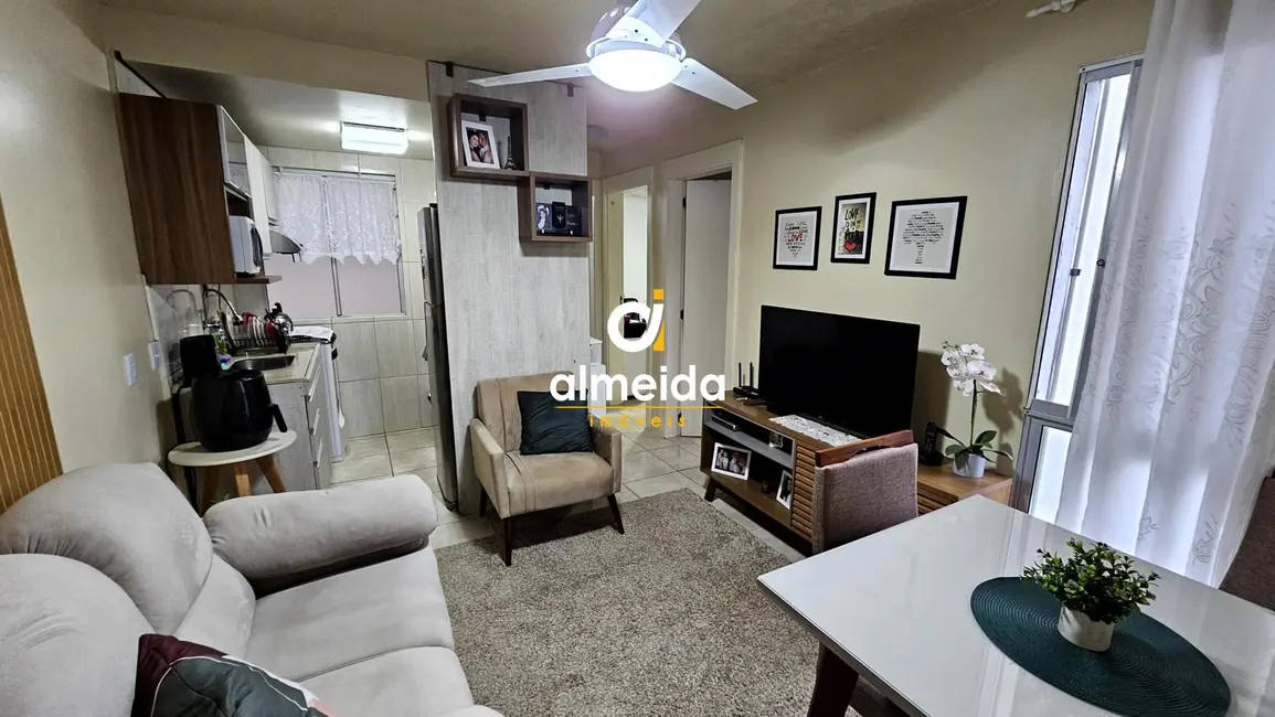 Foto 3 de Apartamento com 2 quartos à venda, 38m2 em Urlândia, Santa Maria - RS
