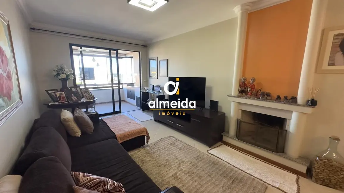 Foto 4 de Apartamento com 3 quartos à venda, 130m2 em Nossa Senhora de Fátima, Santa Maria - RS